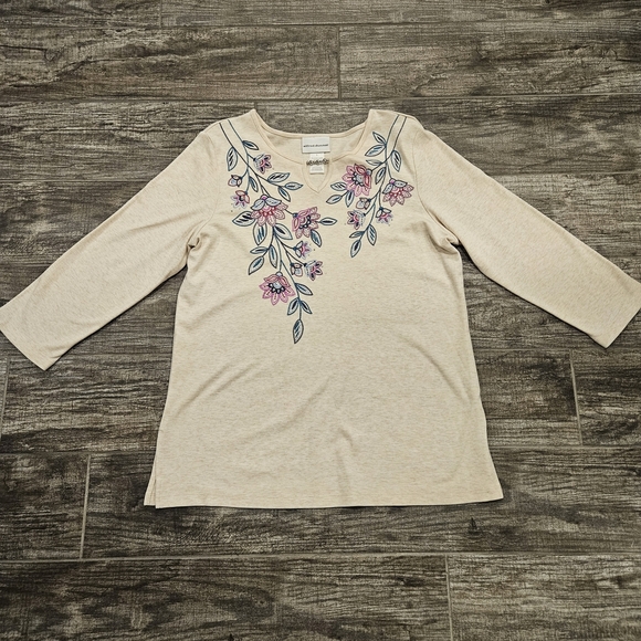 Alfred Dunner Women's Cream Top with Silver Accents And Embroidery Flowers Sz S - Picture 1 of 7